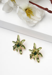 Pendientes con flores verdes