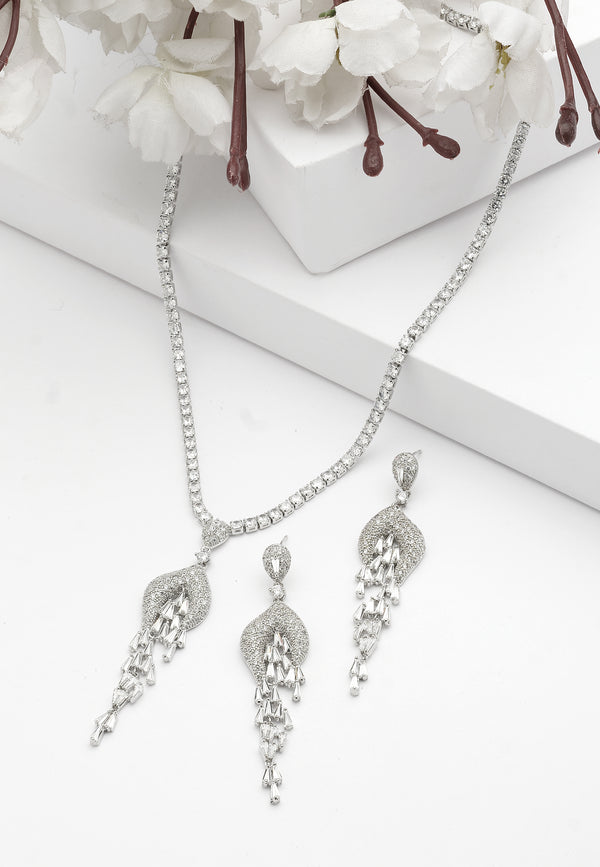 Collier Chandelier Élégant Diva avec Ensemble de Boucles d'Oreilles